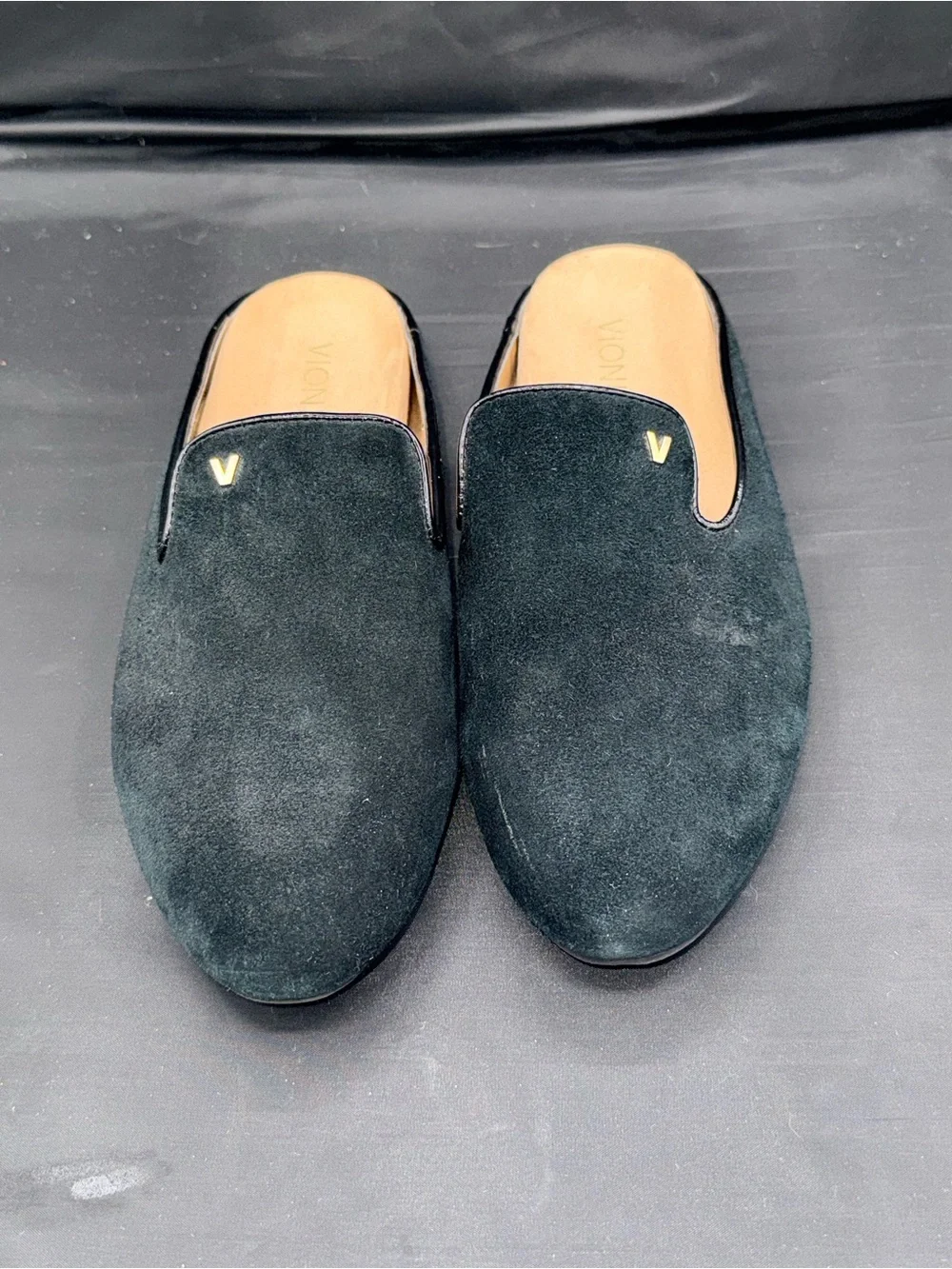 Vionic Carnegie Black Suede Mule Loafer 8.5 Quiet Luxury Minimalist Comfort Flat